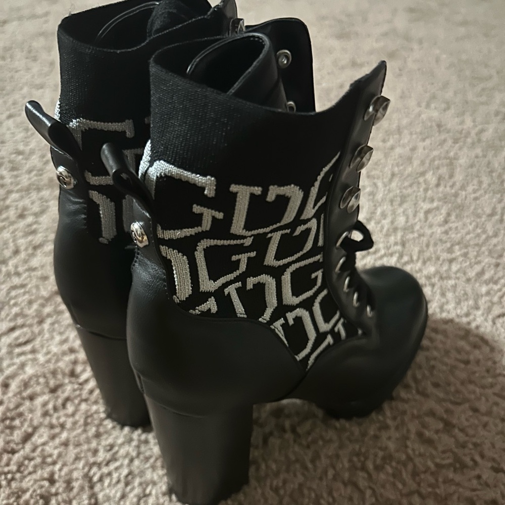 New! Guess black logo booties - Picture 6 of 6